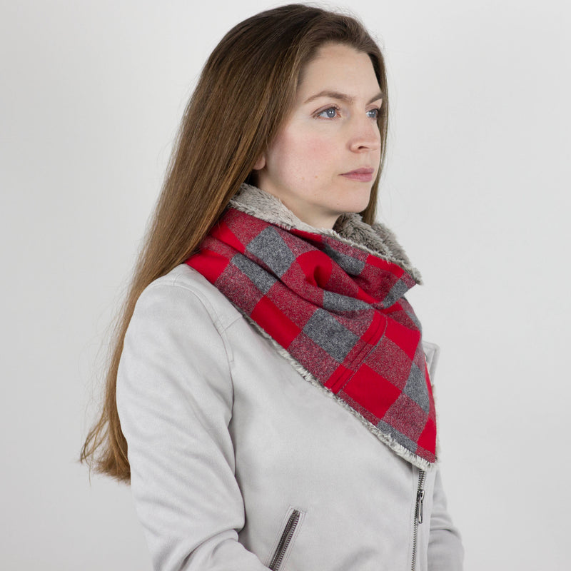 Wilderspin Scarves Faux Fur and Flannel Neck Wrap Scarf with Front Pocket Red & Gray Buffalo Silver Fox Fur Pocket Scarf